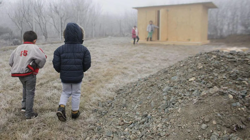 Județele unde nici o școală nu mai are toaleta în curte Foto: Inquam/ Octav Ganea