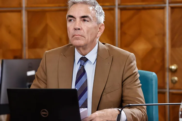 VIDEO Trebuia să-mi dau seama că nu le pot lua tot cașcavalul, că rămân flămânzi toți (Dragoș Anastasiu, invitat la podcastul "Cum e, de fapt?”)