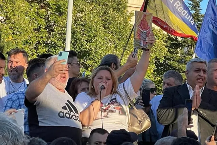 Simion i-a tăiat microfonul lui Șoșoacă Foto: Digi 24