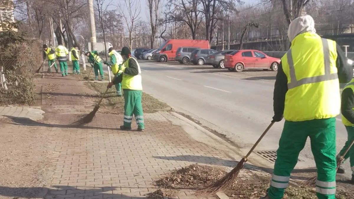 Măturător obligat să restituie 96 lei (sursa: Facebook/Salubris Iași)