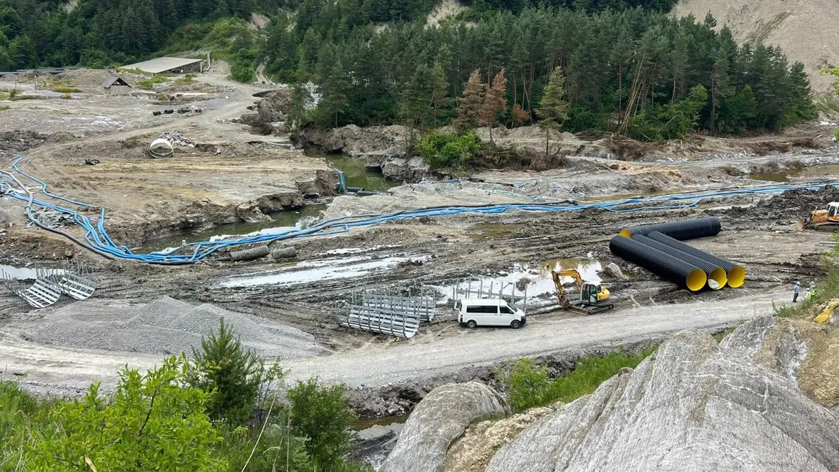 Praid, lucrările de urgență sunt întârziate (sursa: Facebook/Radu Miruță)