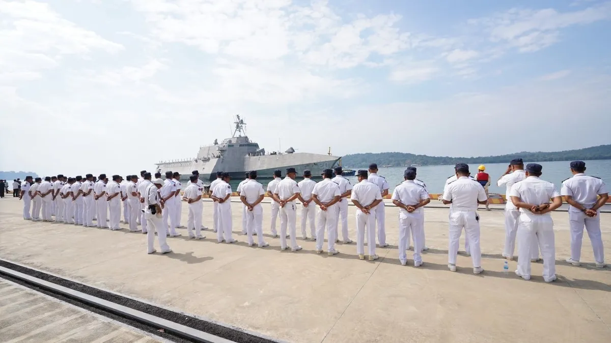 Navă de război SUA, escală în Cambodgia (sursa: khmertimeskh.com)