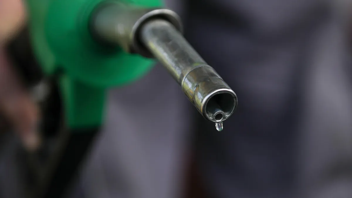 Motorina se va scumpi rapid (sursa: Inquam Photos/Octav Ganea)