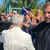 Misterul preotului care i-a oferit o cruce lui Călin Georgescu la Dobrovăț: nu aparține Arhiepiscopiei Iașilor