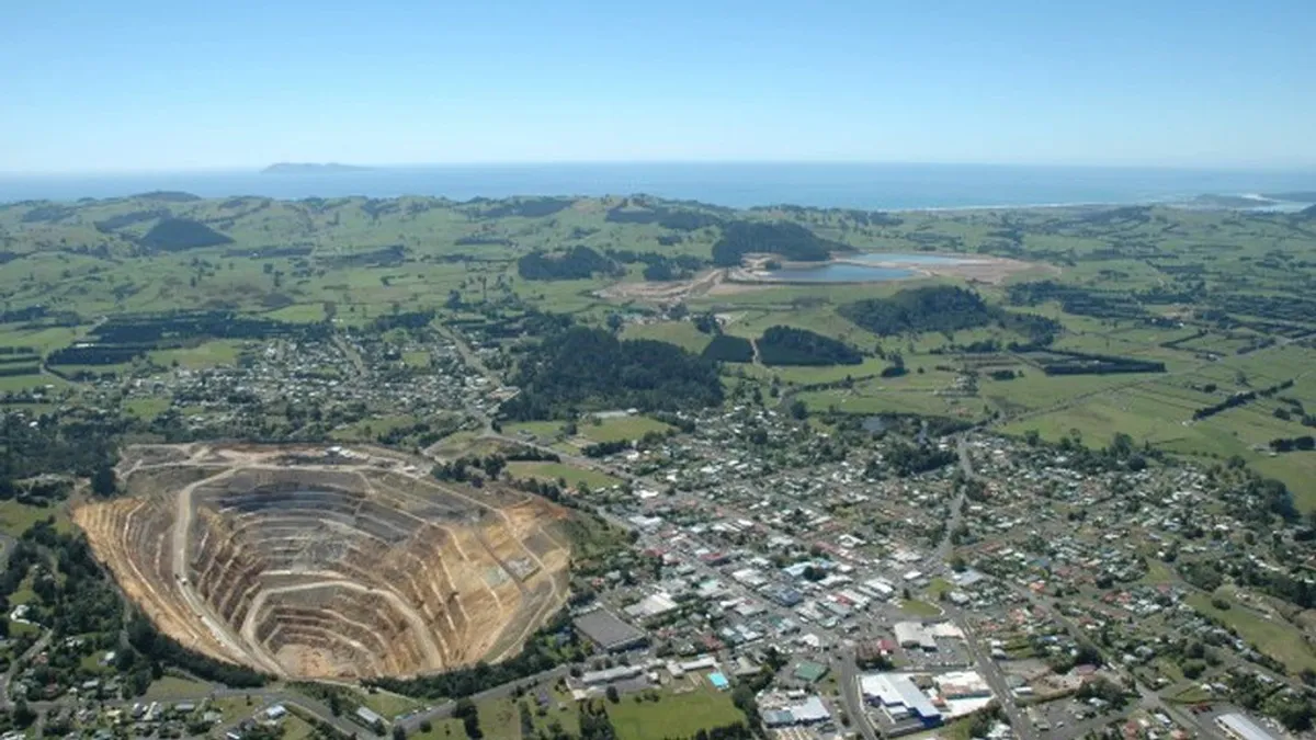 România ar putea plăti miliarde de dolari dacă pierde procesul cu Roșia Montana Foto: Economica.net