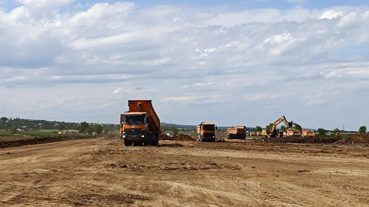 Autostrada A7 distruge drumurile județene ieșene (sursa: Facebook/Cristian Pistol)