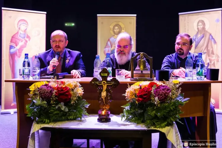 Adrian Papahagi, agresat de un preot supărat că l-a denigrat pe Călin Georgescu Foto: Facebook Adrian Papahagi/Episcopia Hușilor