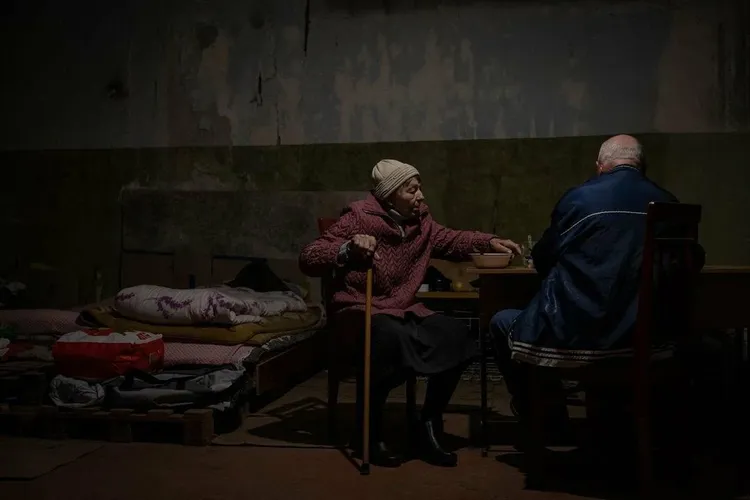 Rușii distrug rețelele de alimentare electrică (sursa: Facebook/Volodimir Zelenski)