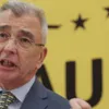 Auristul Petrișor Peiu, fost consilier al lui Adrian Năstase, crede că ar fi bun de premier. Dar Simion ar fi și mai bun, spune el