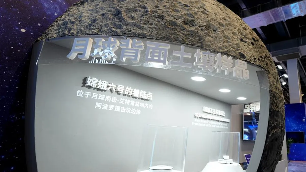 Mașină de fabricat cărămizi pe Lună (sursa: Xinhua)