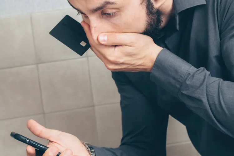 Escrocheriile financiare online abundă pe rețelele sociale. Comisia Europeană promite măsuri dure