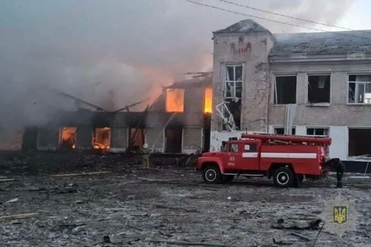 Încă un masacru al invadatorilor ruși: cel puţin 21 de morţi şi 25 de răniţi, inclusiv zece în stare gravă, la Merefa, lângă Harkov Foto: Poliția harkov