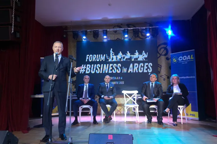 Heiuș îi explică lui Câciu cum se calculează încasările la buget Foto: Facebook