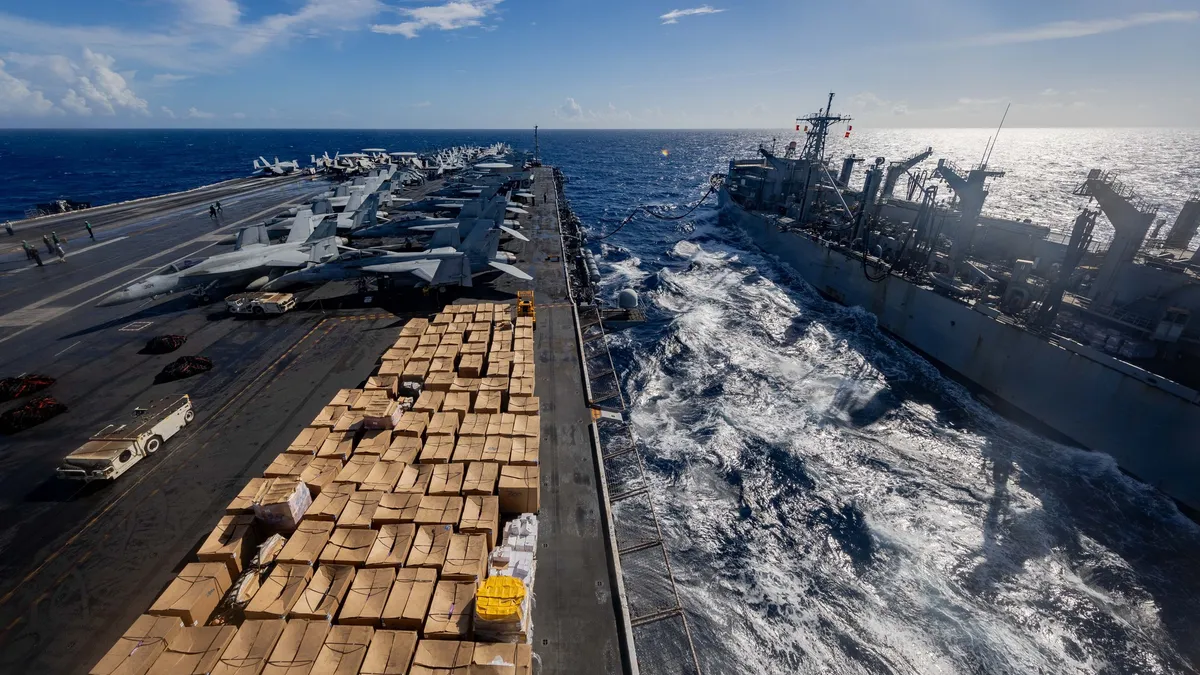 Cea mai mare problemă a lui Trump: prețul petrolului. De unde poate veni salvarea (parțială) Foto: Facebook USS Gerald Ford