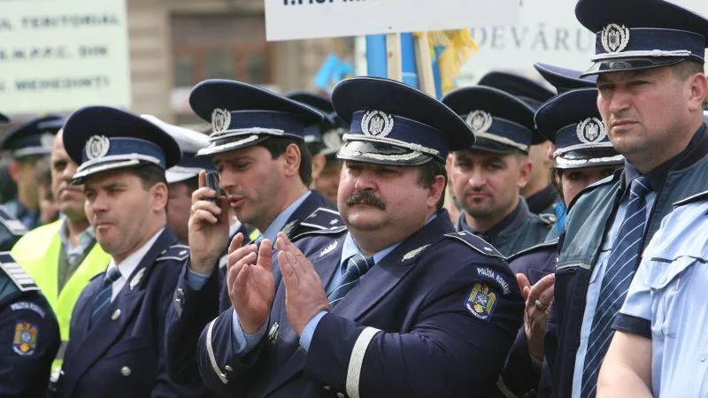 Bode îi îndoapă pe polițiști Foto: Blog CCSI