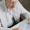 Poprirea pe pensie are limite: cât poate reține executorul și cum se recuperează banii reținuți nelegal
