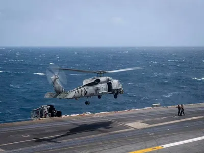 Aeronave ale Marinei SUA, prăbușite în Marea Chinei (sursa: Seaman Edward Jacome/Digital/USS Nimitz)