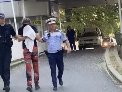 Tânărul șofer drogat a fost oprit de poliție, care l-a lăsat să plece Foto: Captură video