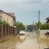 Blocuri noi, străzi inundate lângă Iași: oamenii reclamă dezvoltatorii, primarul PSD dă vina pe localnici