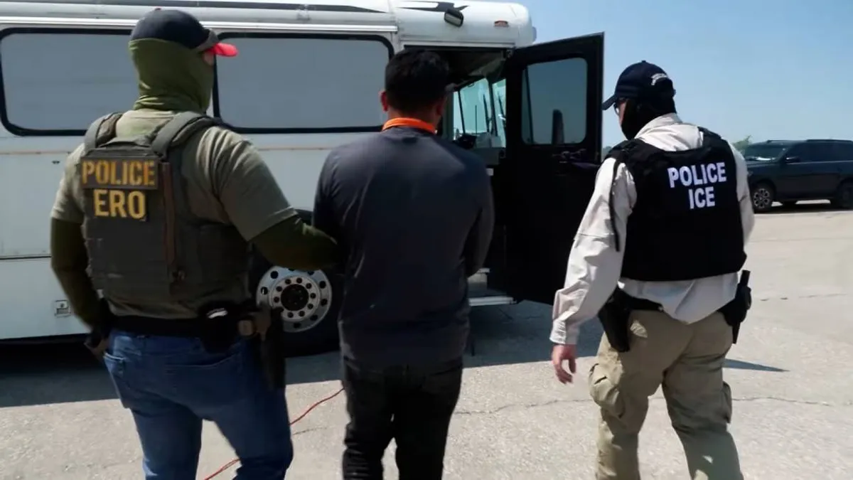 Expulzările lui Trump îi scad popularitatea (sursa: ICE)