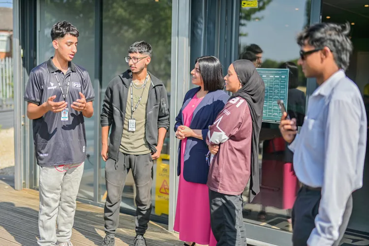 Guvernul britanic, măsuri pentru limitarea imigrației (sursa: Facebook/Shabana Mahmood)