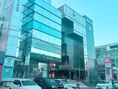 Mogulul imobiliar Iulian Dascălu cumpără Iașiul pe bucăți: încă o clădire de birouri de lângă Palas se vinde