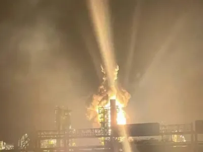 Nouă rafinărie rusă incendiată de ucraineni (sursa: kyivindependent.com)