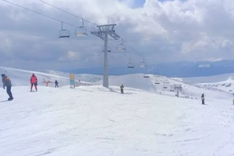 Sute de cabane şi vile din judeţele Prahova şi Braşov, libere în perioada sărbătorilor de Paşti Foto: News.ro