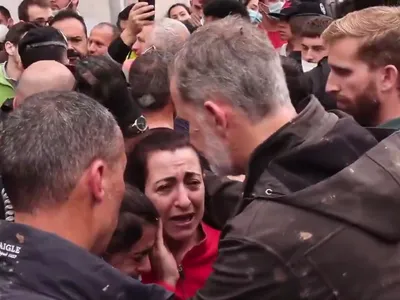 Regele Spaniei se duce să discute cu sinistrații Foto: captură video