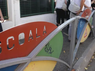 Primele burse școlare, virate pe 20 noiembrie (sursa: Inquam Photos/Octav Ganea)