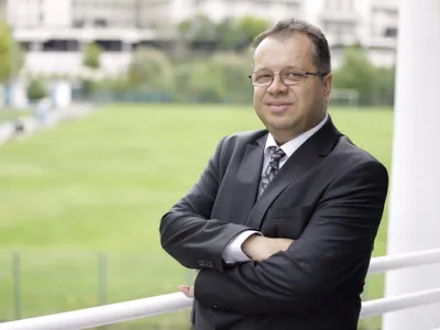 Cine este angajatul la stat de care nu ați auzit, dar care câștigă mai mult decât Isărescu Foto: Invest Energy