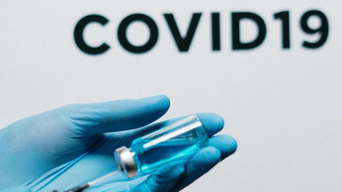 Pensionară antivaccinistă, amendată pentru protest neautorizat (sursa: Pexels/cottonbro studio)