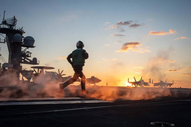 Navă de război americană, în Cambodgia (sursa: Facebook/U.S. Navy)