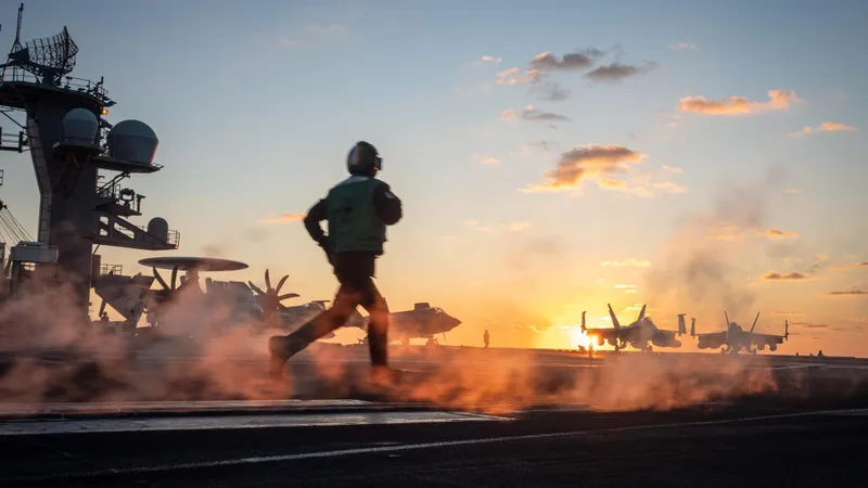 Navă de război americană, în Cambodgia (sursa: Facebook/U.S. Navy)