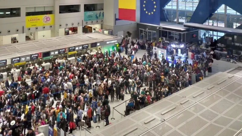 Salarii uriașe, plus sporuri, la cel mai prost aeroport din Europa Foto: Romania Libera