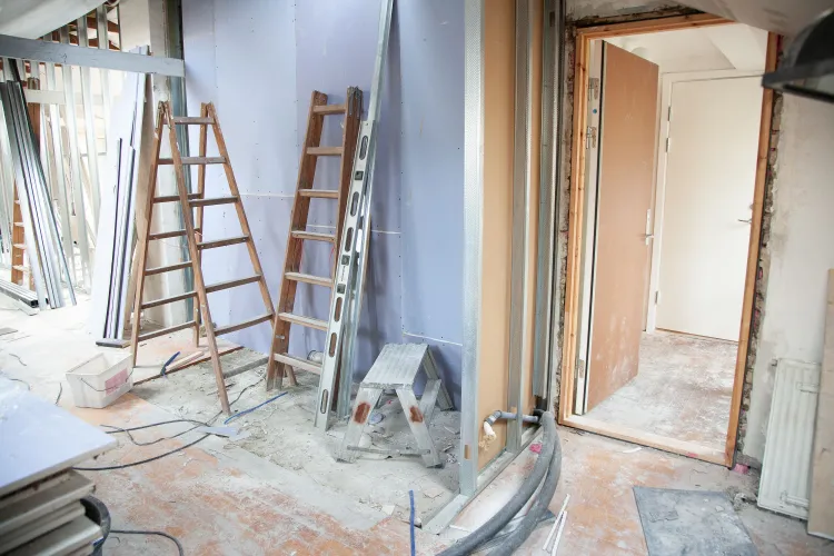 Dărâmarea unui perete în apartament după 25 august: când ajunge notificarea și când trebuie autorizație