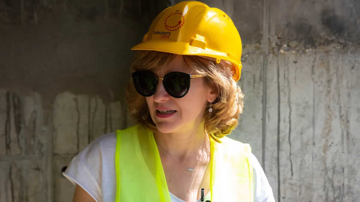 Oana Gheorghiu pare surprinsă: „Chiar şi oamenii din ministere își doresc să facă treabă” Foto: Facebook