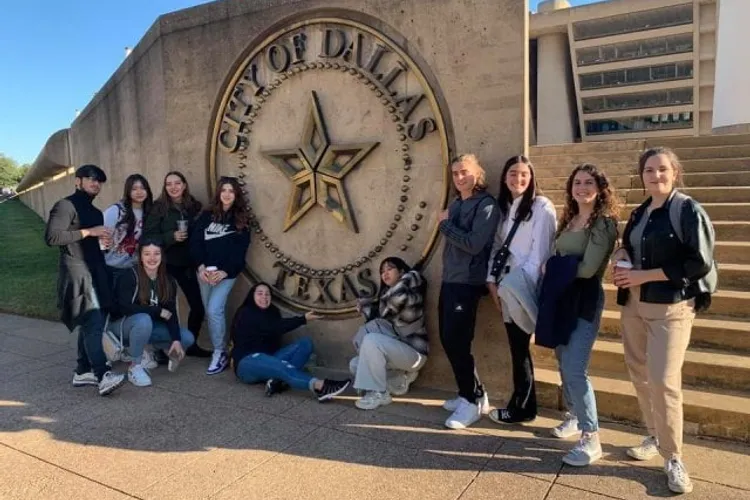 Un an de liceu în străinătate (sursa: ziaruldeiasi.ro)