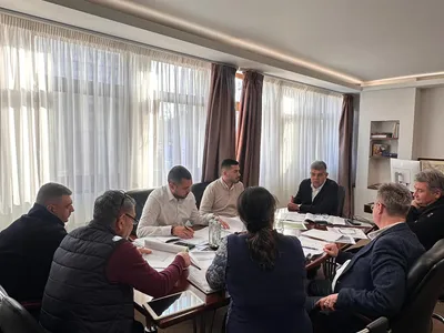 Ciolacu, desființat, după ce a anunțat pe Facebook că revenit la lucru după concediul din Vietnam, cu Sorina Docuz Foto: Facebook