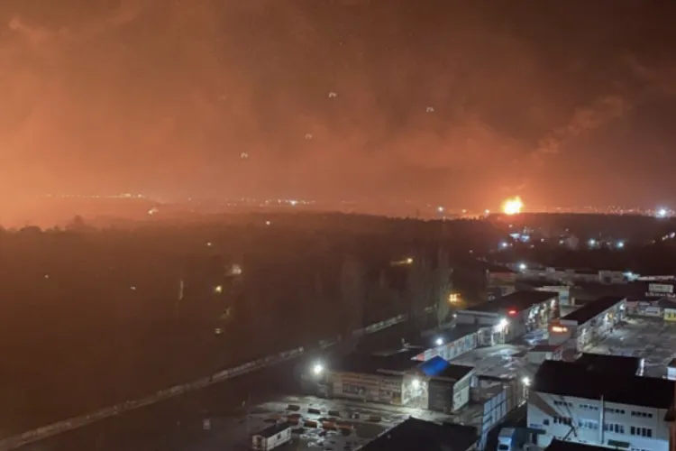 Depozit petrolier militar rus, incendiu masiv (sursa: kyivpost.com)