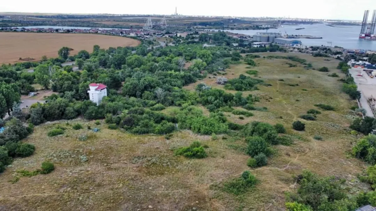 Blocuri peste dune marine la Agigea (sursa: ziaruldeiasi.ro)