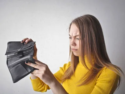 Angajatorul nu plătește salariul la timp: ce poate face salariatul și cum își recuperează banii