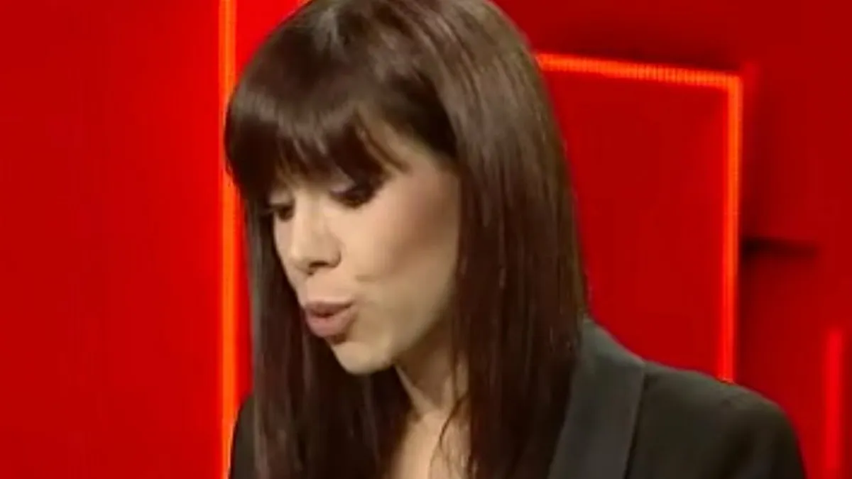 Denise Rifai, terciuită de Valeriu Nicolae (sursa: Facebook/Valeriu Nicolae)