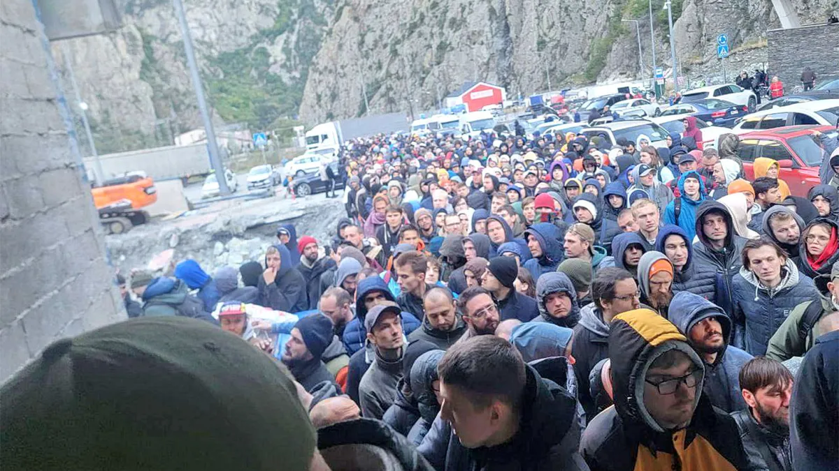 Haos și cozi uriașe la granița Rusiei cu Georgia Foto: Telegram VerhniyLars