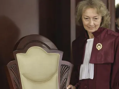 CCR nu fusese sesizată pe declararea averilor, s-a autosesizat ilegal, arată trei judecători din CCR