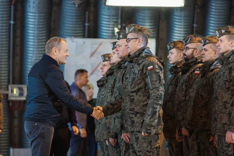 Serviciile poloneze de securitate au neutralizat o dronă aflată deasupra clădirilor guvernamentale Foto: Facebook Donald Tusk