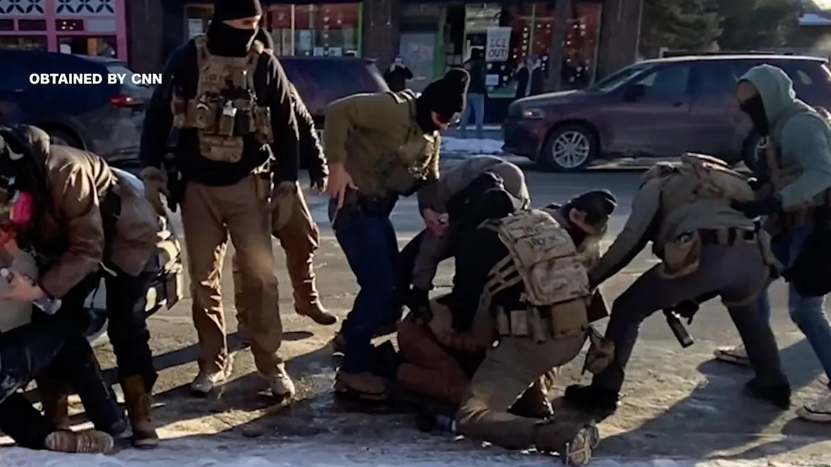 Crima comisă de agenți ICE, aprobată de Trump (sursa: CNN)