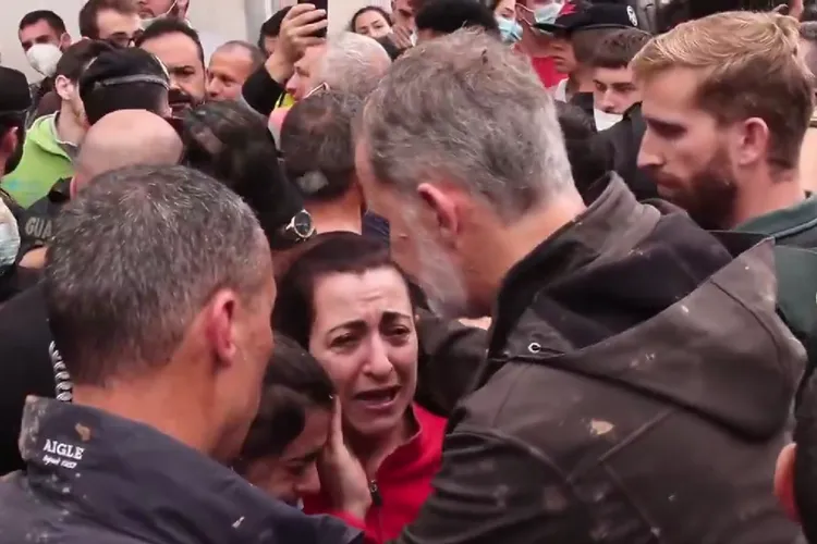 Regele Spaniei se duce să discute cu sinistrații Foto: captură video