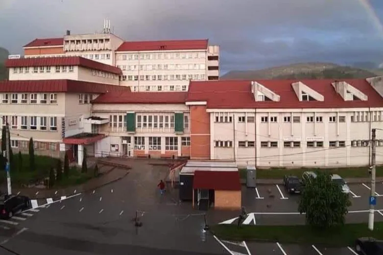 Medic agresat în timpul unei resuscitări (sursa: Facebook/Spitalul de Recuperare Borșa)