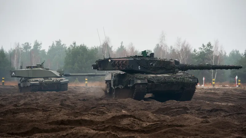 De ce tancul Leopard este cel mai bun din lume. În imagine: Leopard și britanicul Challenger II Foto: ministerul britanic al Apărării